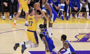 原创 
            NBA第一天上班就强度爆表？KD东契奇合演悲情双簧